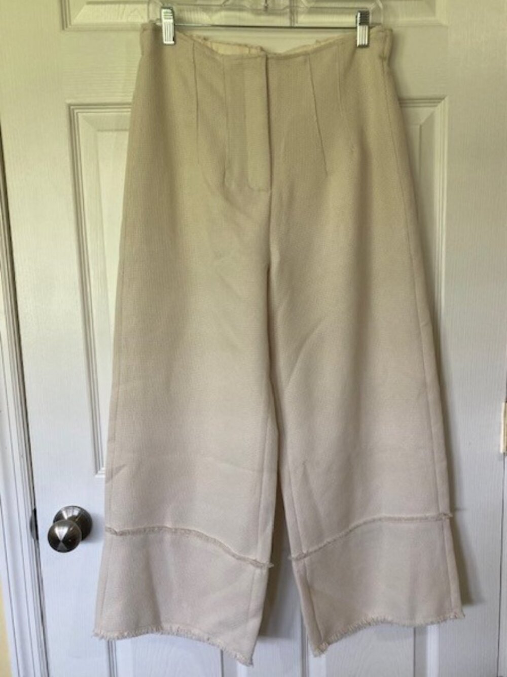 Entro Cream Cropped Wide Leg Pants L Frayed Hem New Casual Luxury Boho Coastal